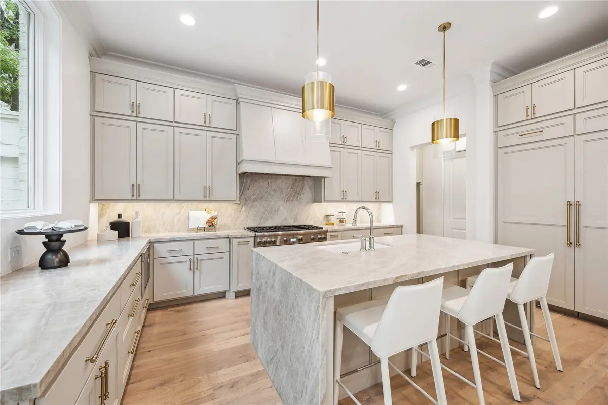 16 Wentworth Square Avenue, Houston, TX 77027 - Image #1