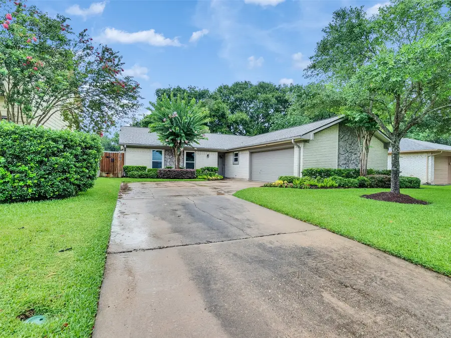 1418 Barrowgate Dr, Sugar Land, TX 77498 - #2