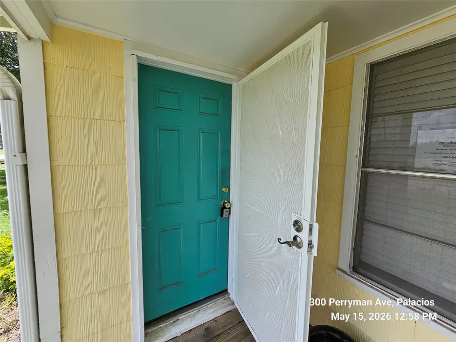 300 Perryman Avenue, Palacios, TX 77465 - #2