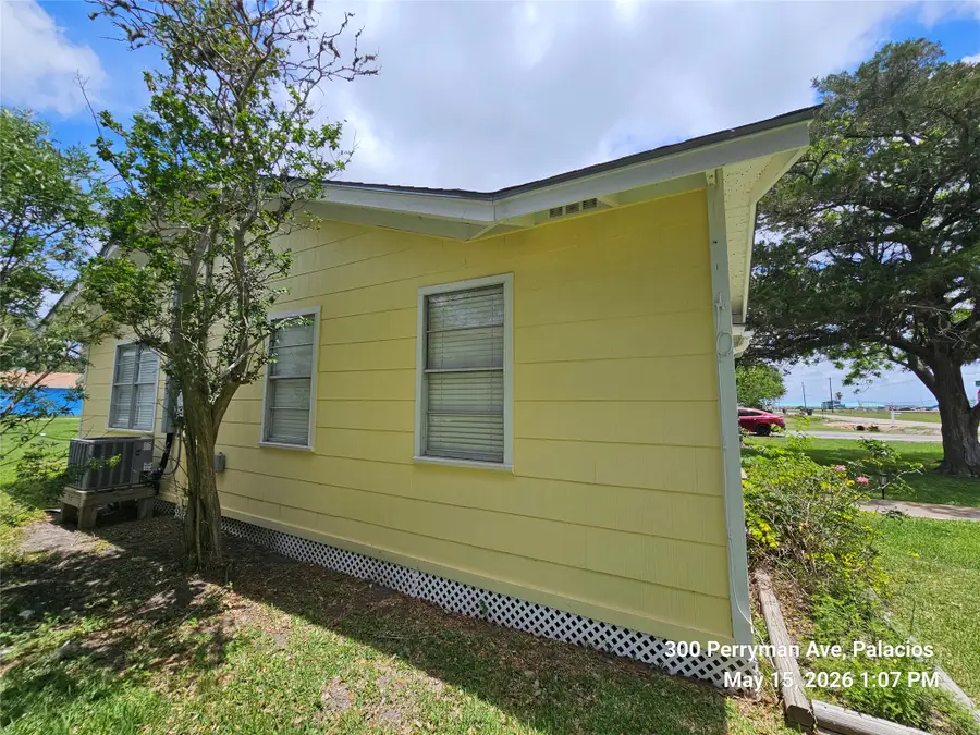 300 Perryman Avenue, Palacios, TX 77465 - #3