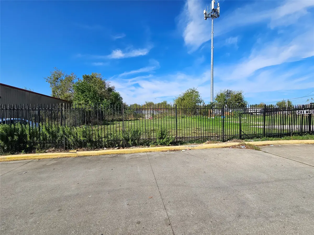 5919 N Wayside Drive, Houston, TX 77028 - Image #1
