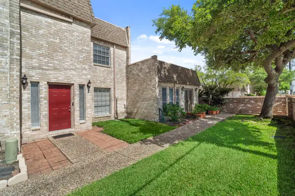 2 River Creek Way, Sugar Land, TX 77478