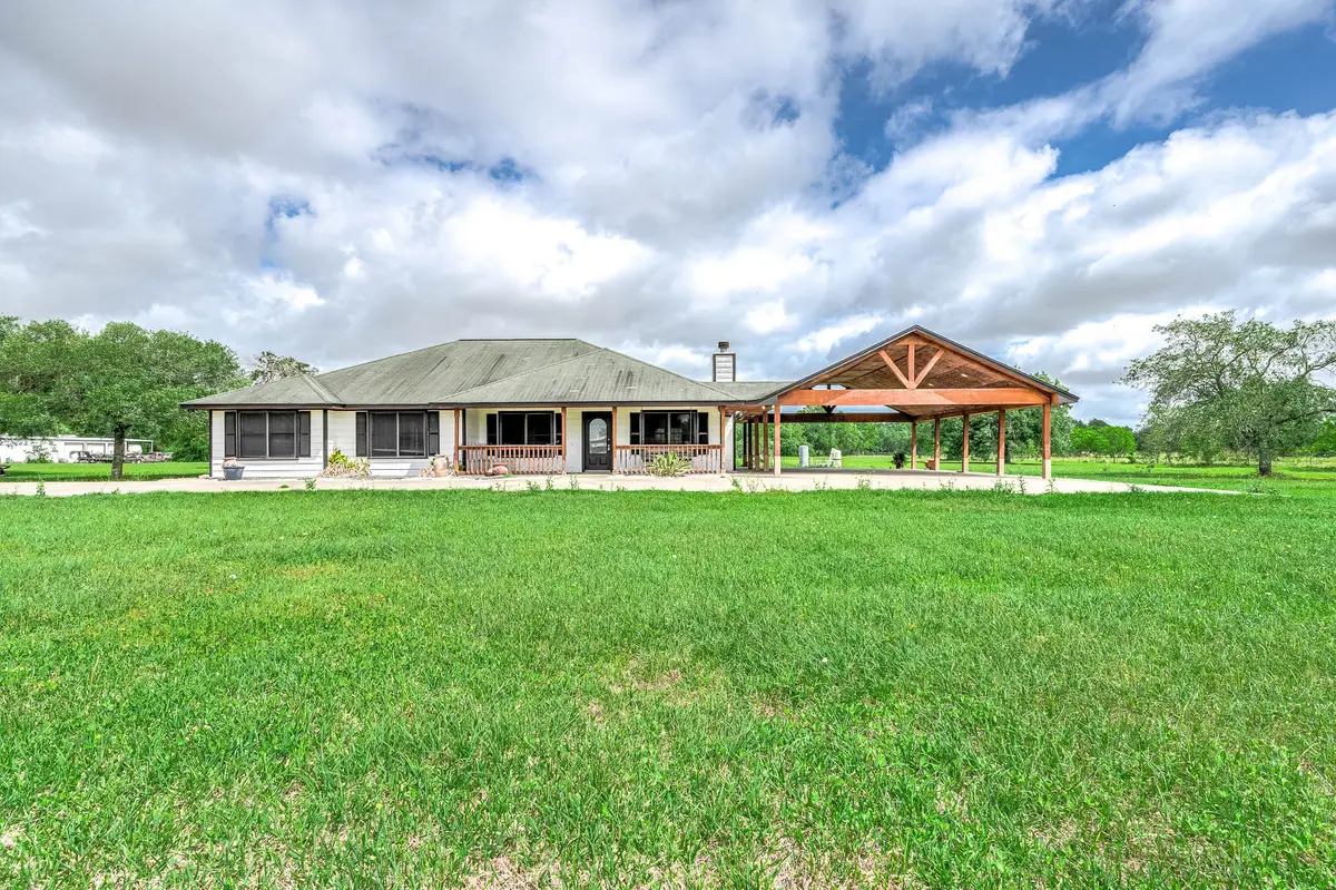 1095 County Road 423, Alvin, TX 77511 - #1