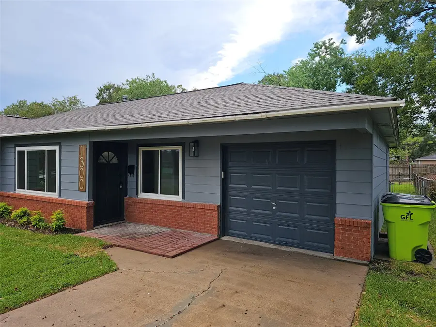 1300 Lawrence Street, Rosenberg, TX 77471 - #3