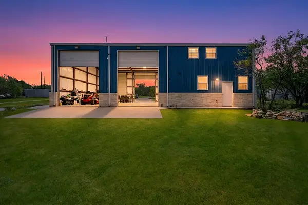 225 Buttercup Lane, Floresville, TX 78114