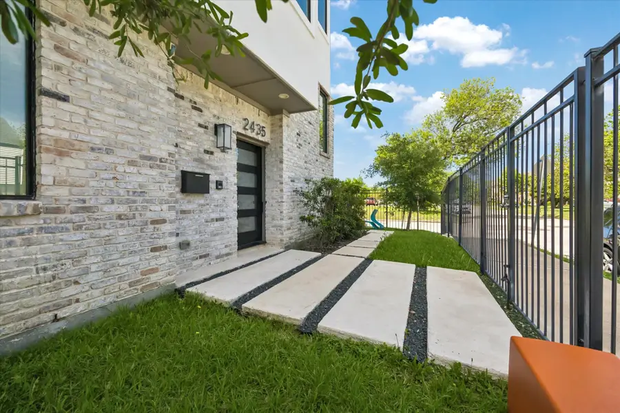 2435 Sheridan Street, Houston, TX 77030 - #2