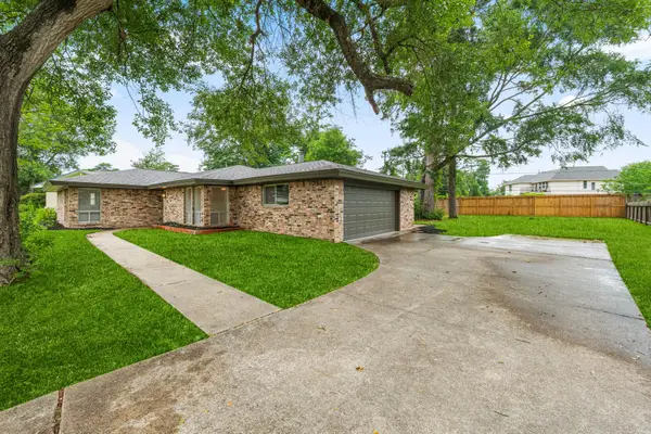 227 E North Hill Drive, Spring, TX 77373
