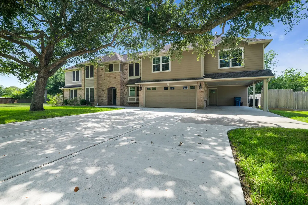 705 Briarmeadow Avenue, Friendswood, TX 77546 - #1