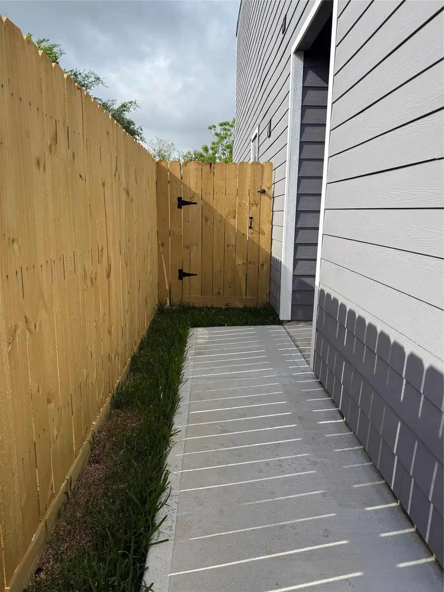 7606 Avenue J, Houston, TX 77012 - #3