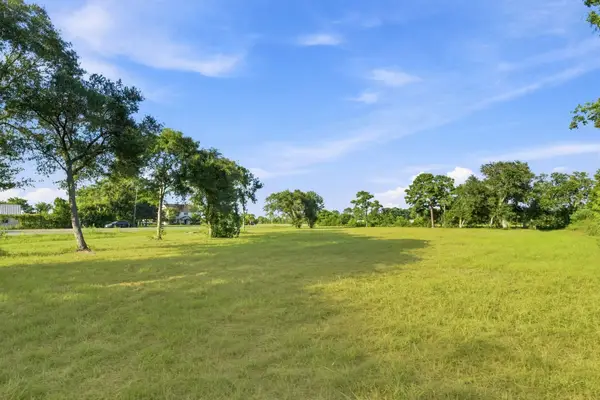 6255 Main Street, Hitchcock, TX 77563