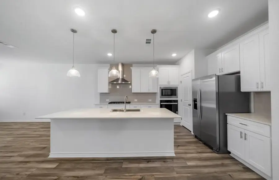 341 Dallas Meadows Drive, Dayton, TX 77535 - Image #2