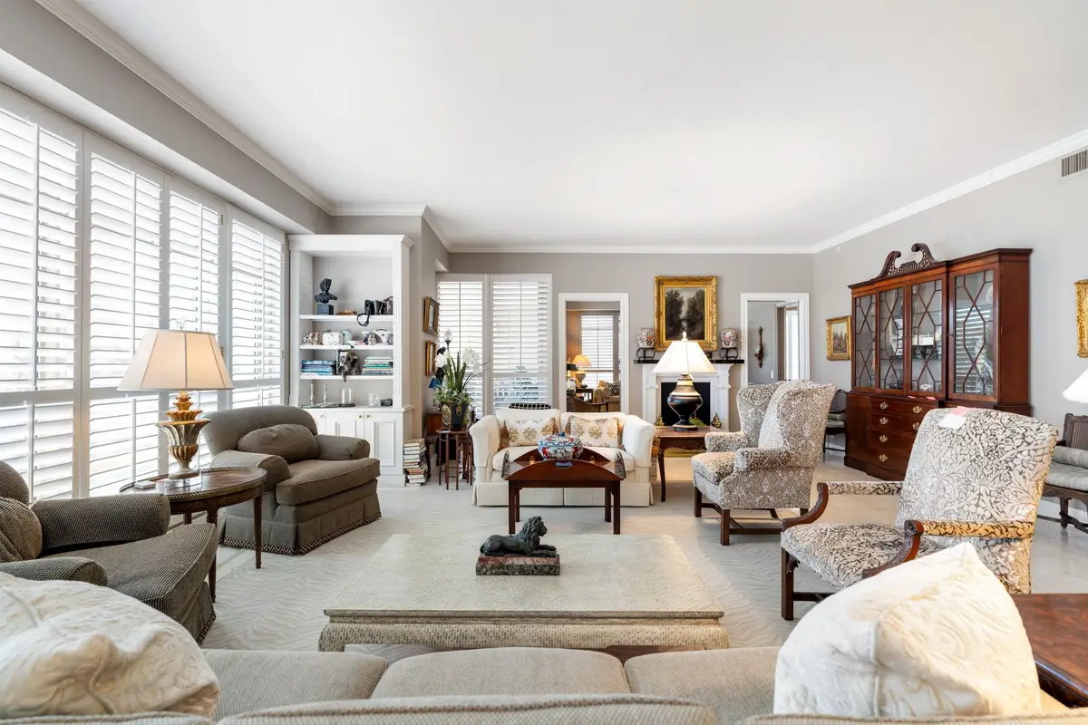 1100 Uptown Park Boulevard #23, Houston, TX 77056 - Image #1