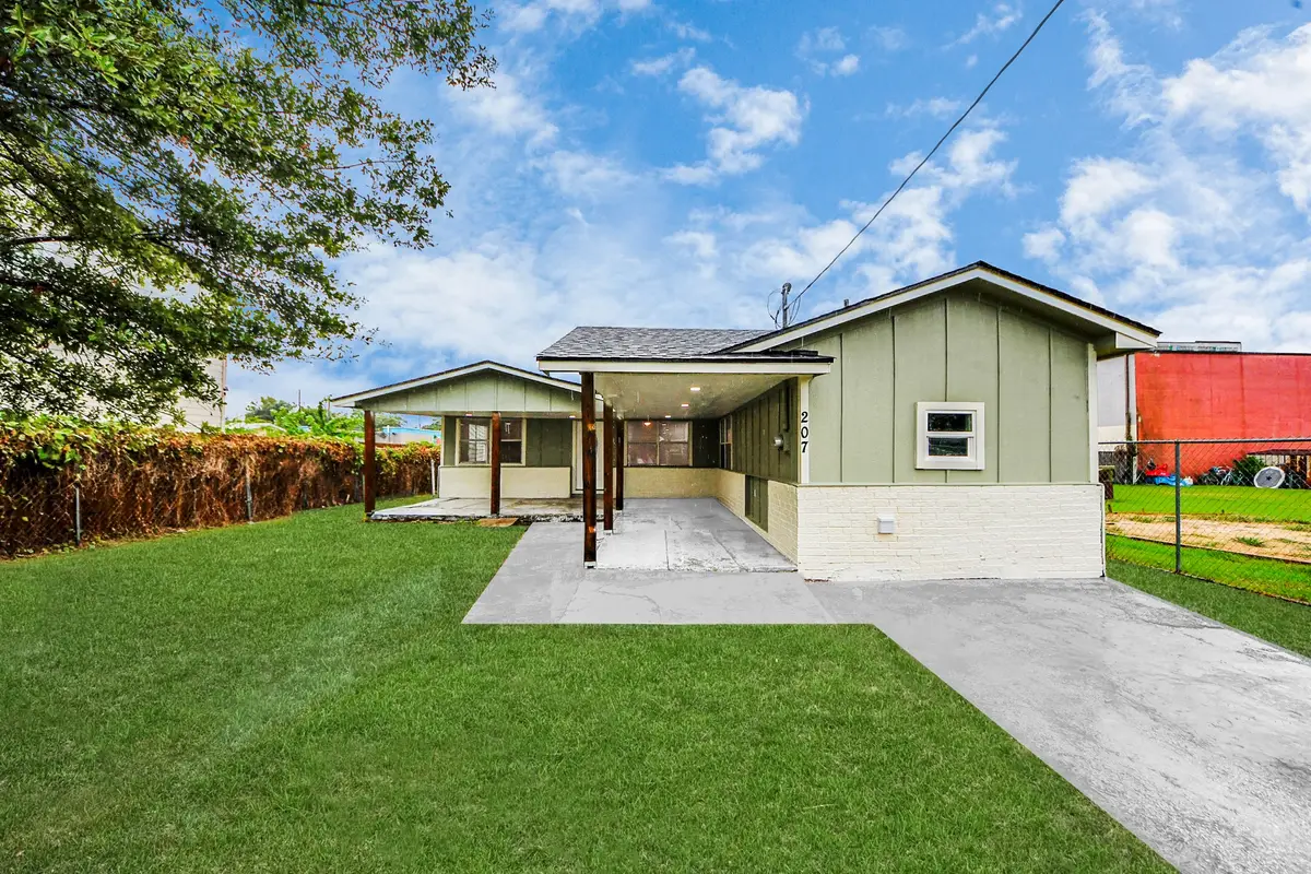 207 E Defee Avenue, Baytown, TX 77520 - #1