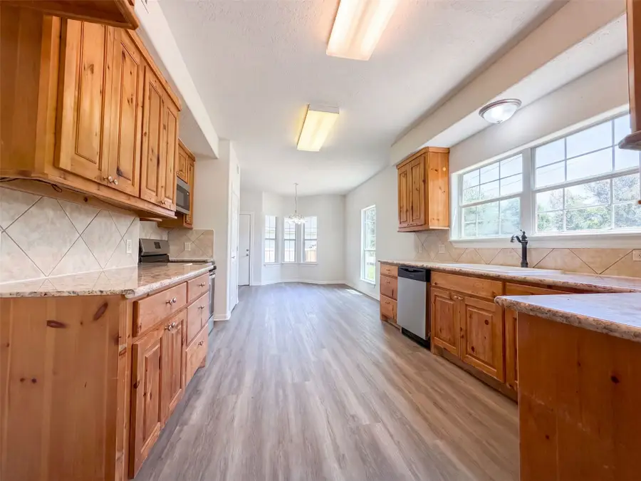 107 S Creek Drive, Bellville, TX 77418 - #2