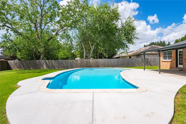 5422 Thistle Drive, Dickinson, TX 77539