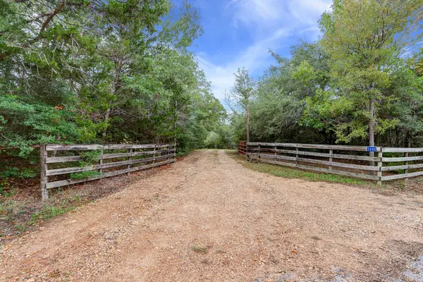 5400 Florida Chapel Road, Fayetteville, TX 78940