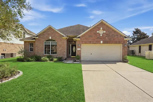 222 Meadowhill Lane, Dickinson, TX 77539