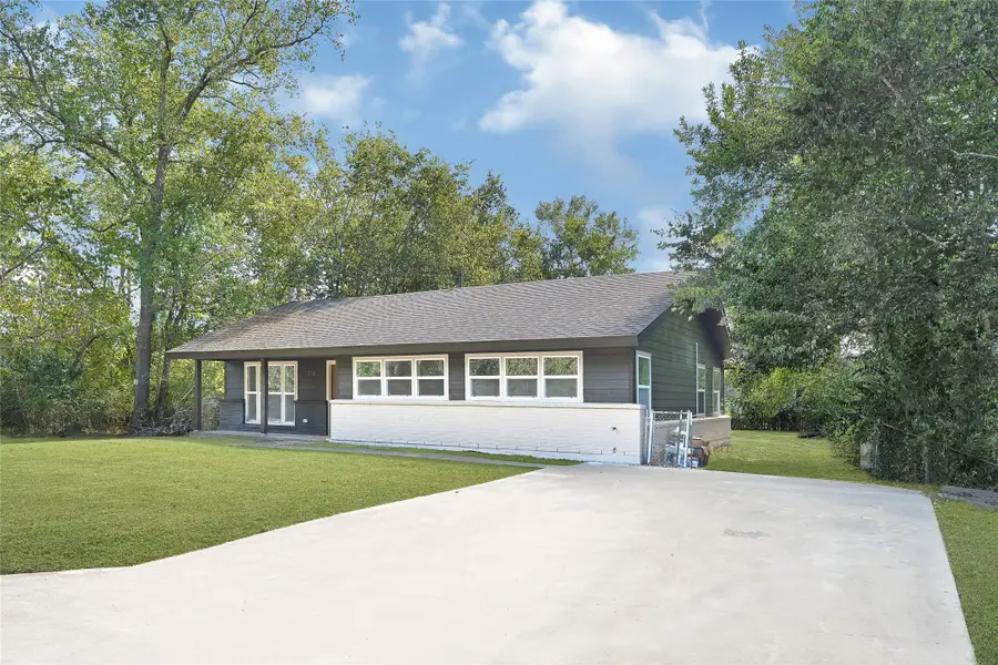 318 Shady Lake Drive, Northeast Harris, TX 77336 - Image #3