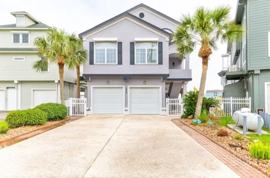 423 Hana Drive, Tiki Island, TX 77554 - Image #2