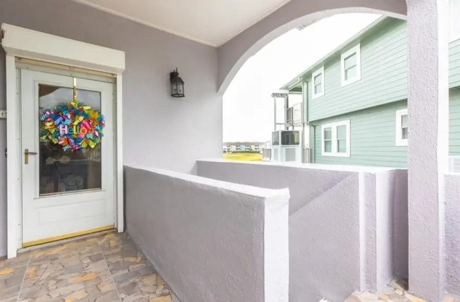 423 Hana Drive, Tiki Island, TX 77554 - Image #3