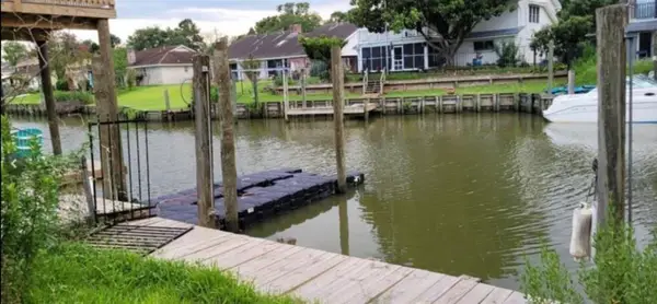 110 Sandy Cove, Nassau Bay, TX 77058