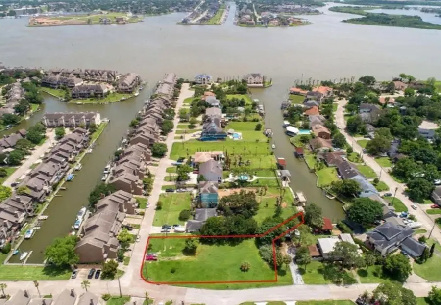 110 Sandy Cove, Nassau Bay, TX 77058 - Image #2