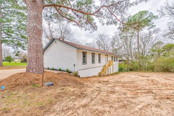 145 W Houston Avenue, Onalaska, TX 77360
