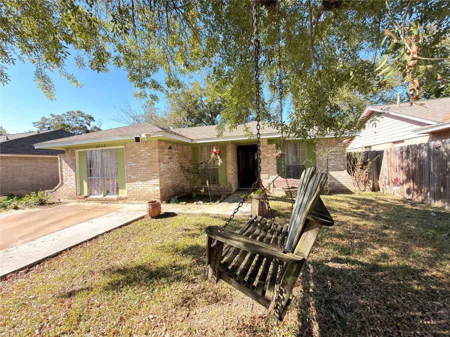 6406 Tall Willow Drive, Houston, TX 77088 - Image #2