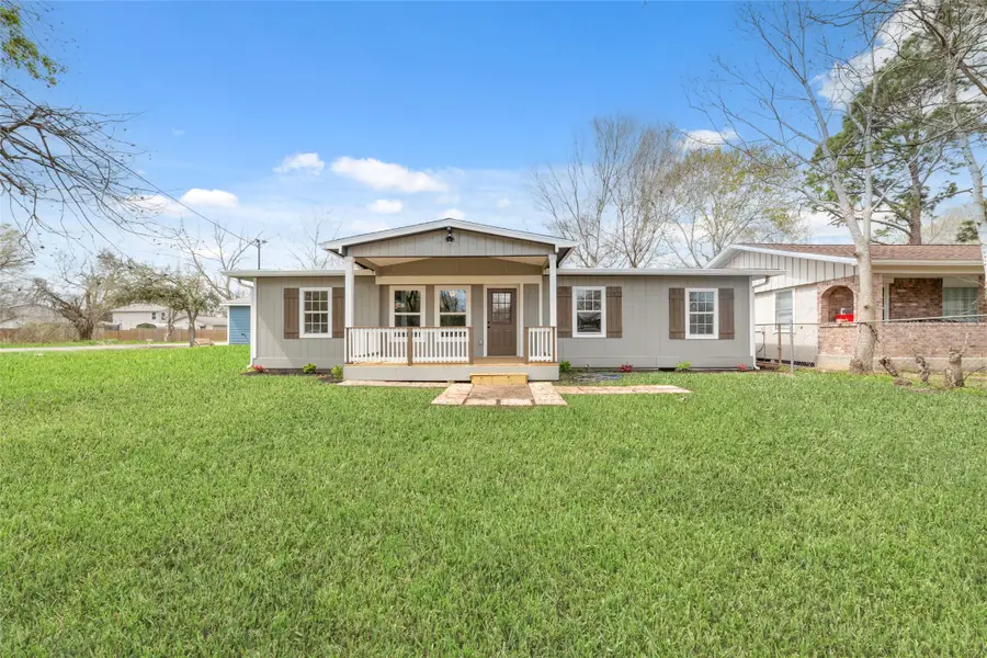 1416 E Avenue B, Bay City, TX 77414 - #2