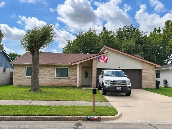 5001 Crestway Drive, La Porte, TX 77571