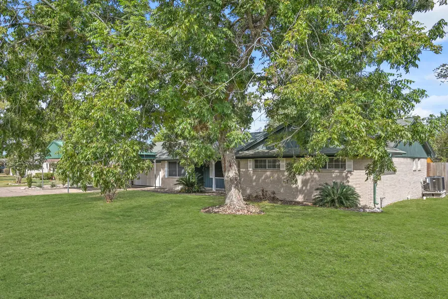 217 Pine Oak Drive, Highlands, TX 77562 - Image #2