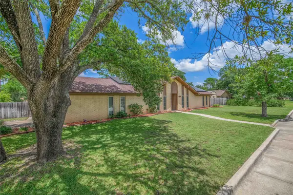2401 Briar Oaks Drive, Bryan, TX 77802