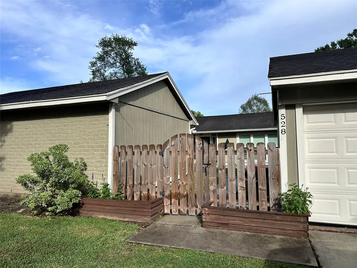 528 Belmont Drive, Friendswood, TX 77546 - #1