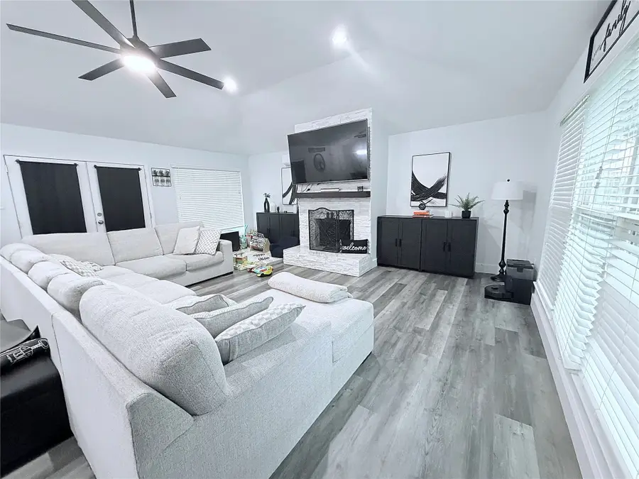 528 Belmont Drive, Friendswood, TX 77546 - #3