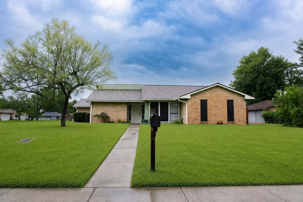 301 Lotus Street, Lake Jackson, TX 77566 - #1