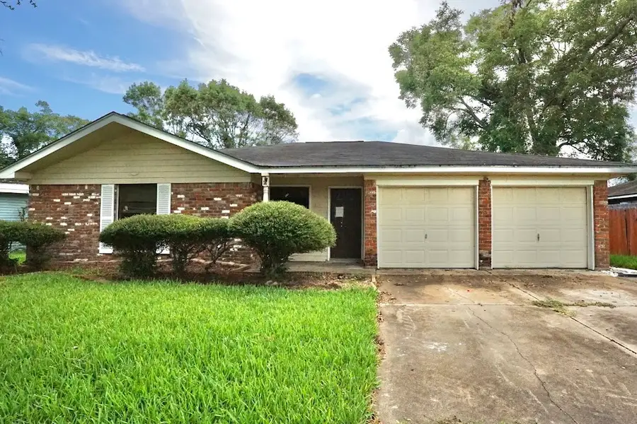 324 Pine Street, Lake Jackson, TX 77566 - #2