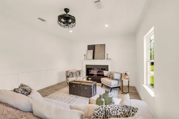 407 Harris Road, Highlands, TX 77562
