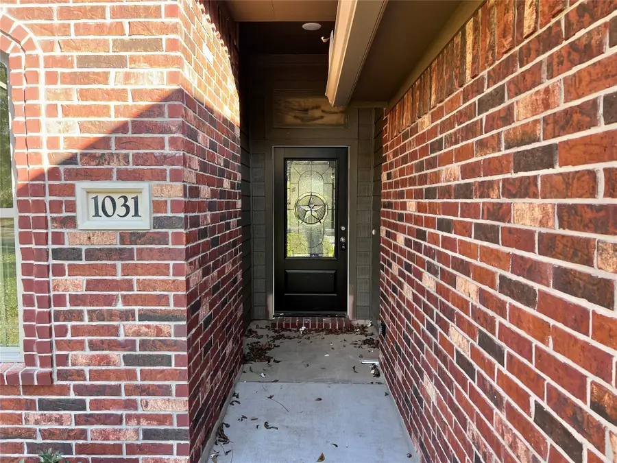 1031 S Anderson Street, Angleton, TX 77515 - Image #2