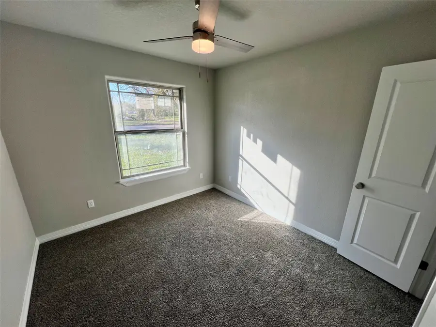 1031 S Anderson Street, Angleton, TX 77515 - Image #3