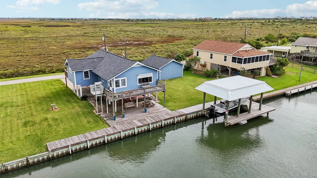 1221 Bay Street, Crystal Beach, TX 77650 - Image #1