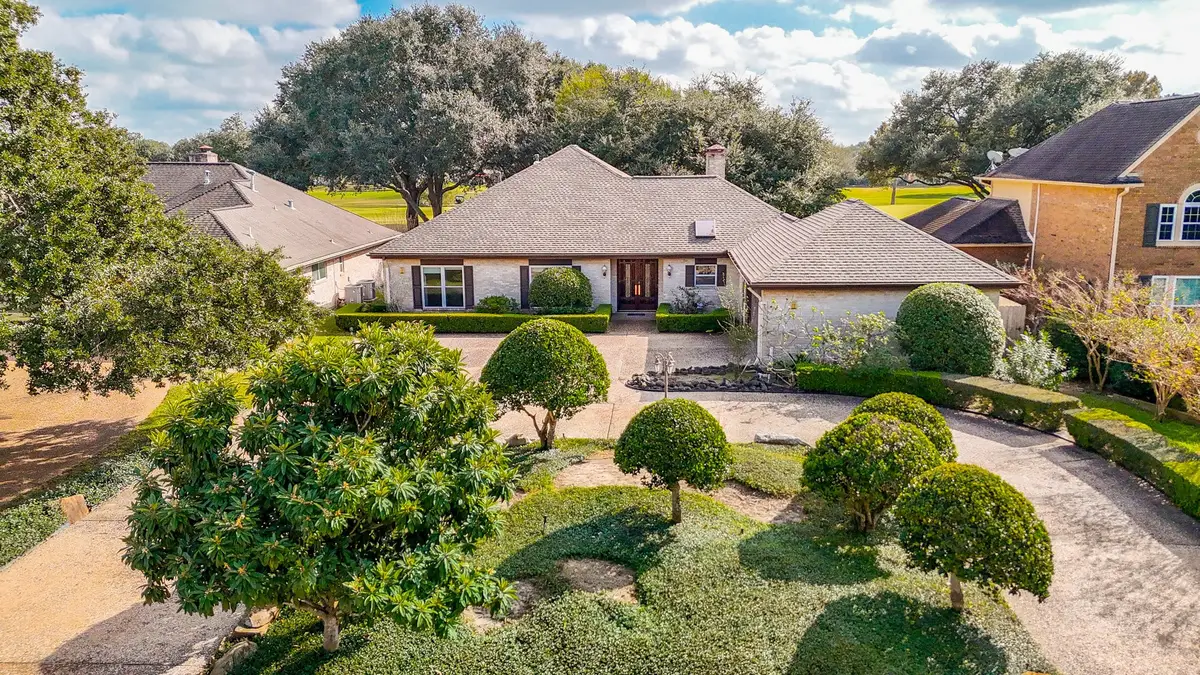 1750 N Country Club Boulevard, Sugar Land, TX 77478 - Image #1