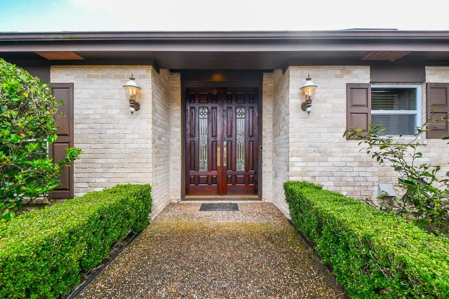1750 N Country Club Boulevard, Sugar Land, TX 77478 - Image #3