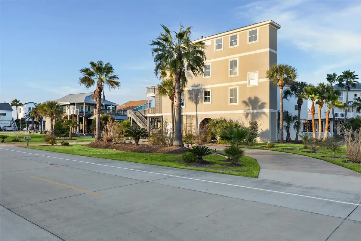 1854 Tiki Drive, Tiki Island, TX 77554 - #1