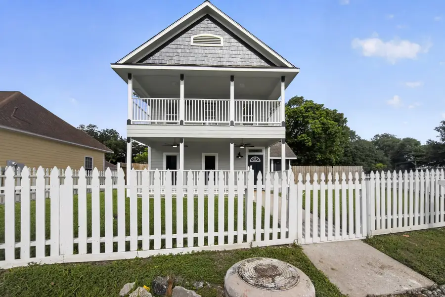 1086 S Hood Street, Alvin, TX 77511 - #2