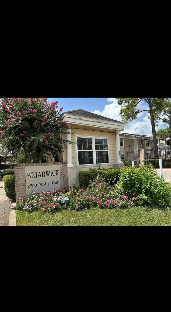 2750 Holly Hall Street #811, Houston, TX 77054