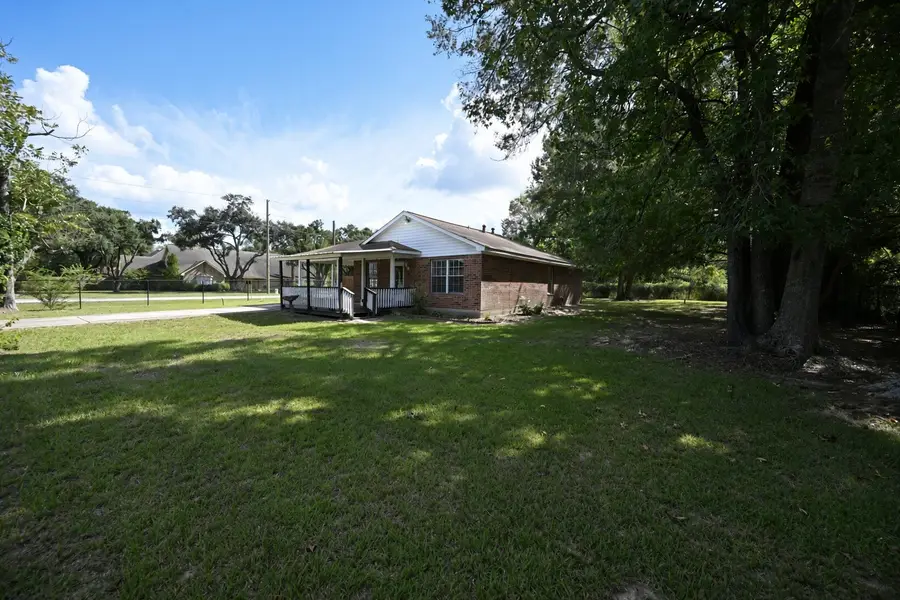 220 N William Barnett Avenue, Cleveland, TX 77327 - #3