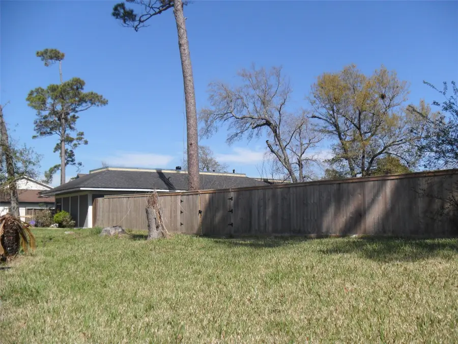 3115 Lazy Pine Lane, La Porte, TX 77571 - Image #2