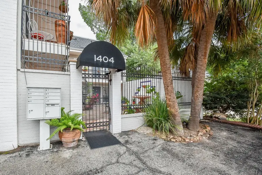 1404 Welch Street #2, Houston, TX 77006 - #3