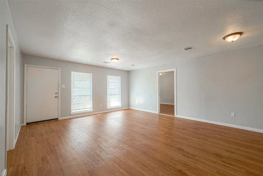 5619 Willow Glen Drive, Houston, TX 77033 - #3