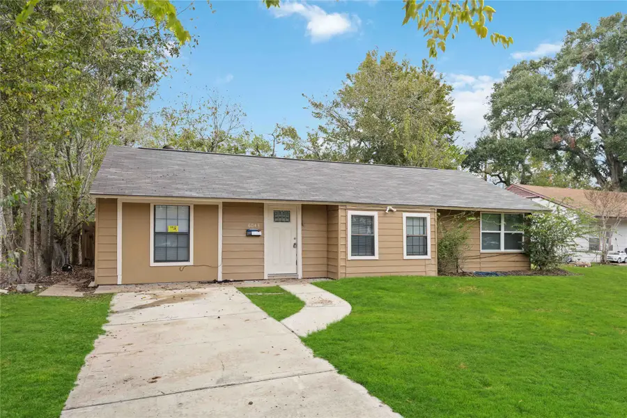 6043 Lyndhurst Drive, Houston, TX 77033 - Image #2